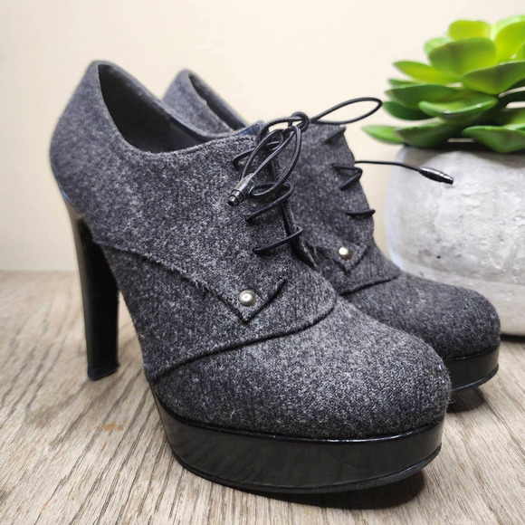 Stuart Weitzman Gray Heeled Shoes - Picture 2 of 10